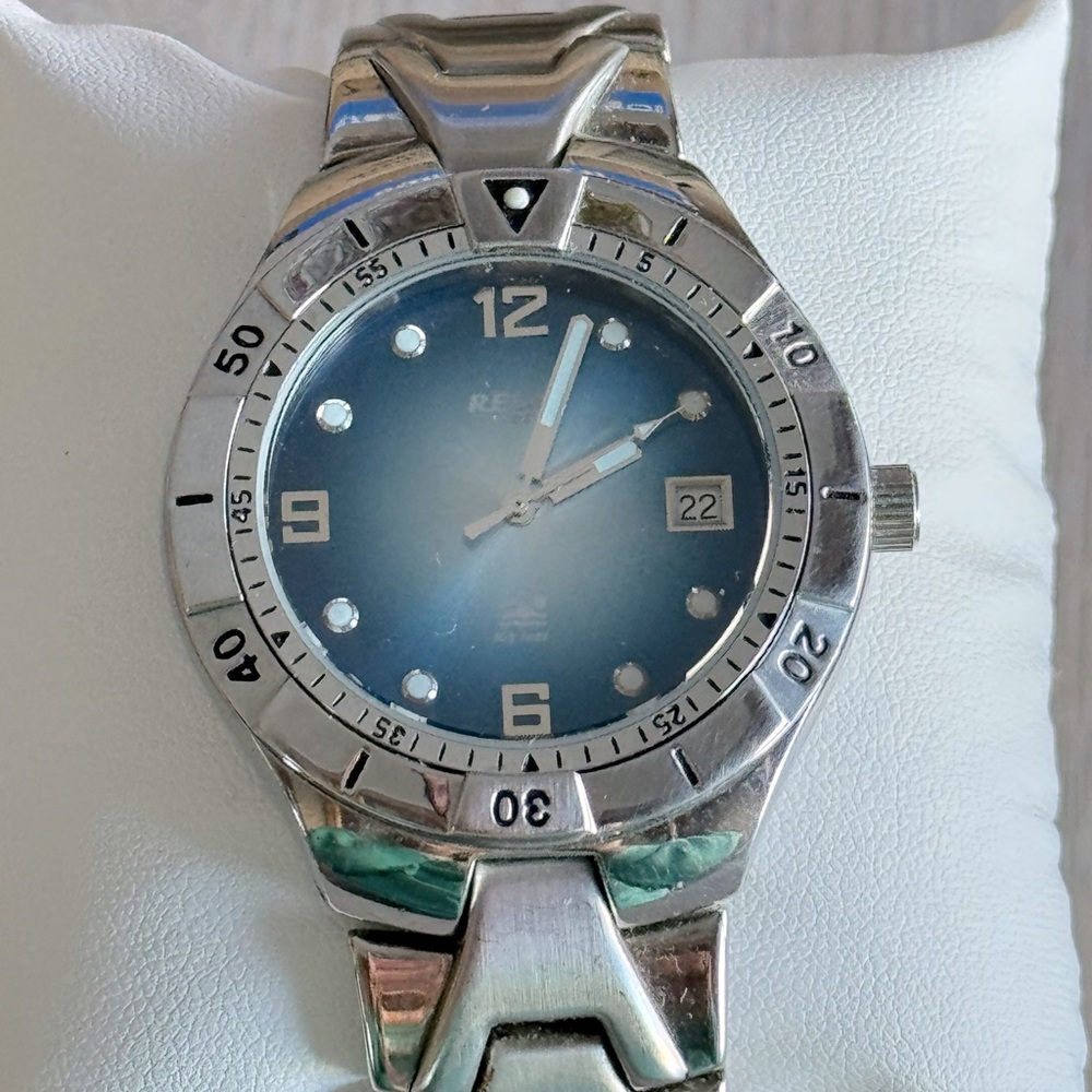 Relic men’s watch; Silver/ blue watch face
Calendar; New battery